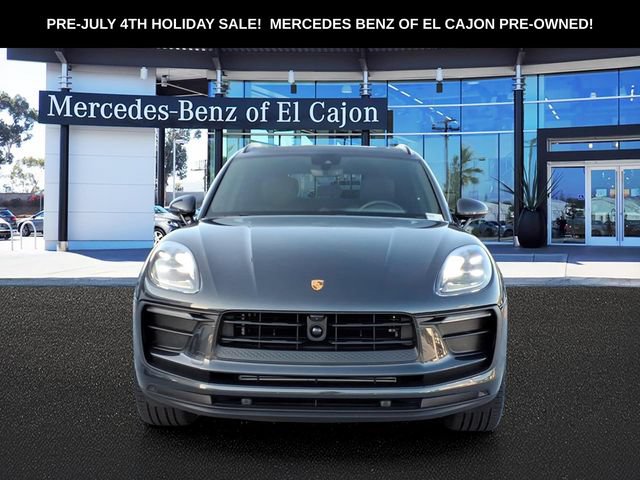 Used 2026 Porsche Macan AWD/4WD image 3