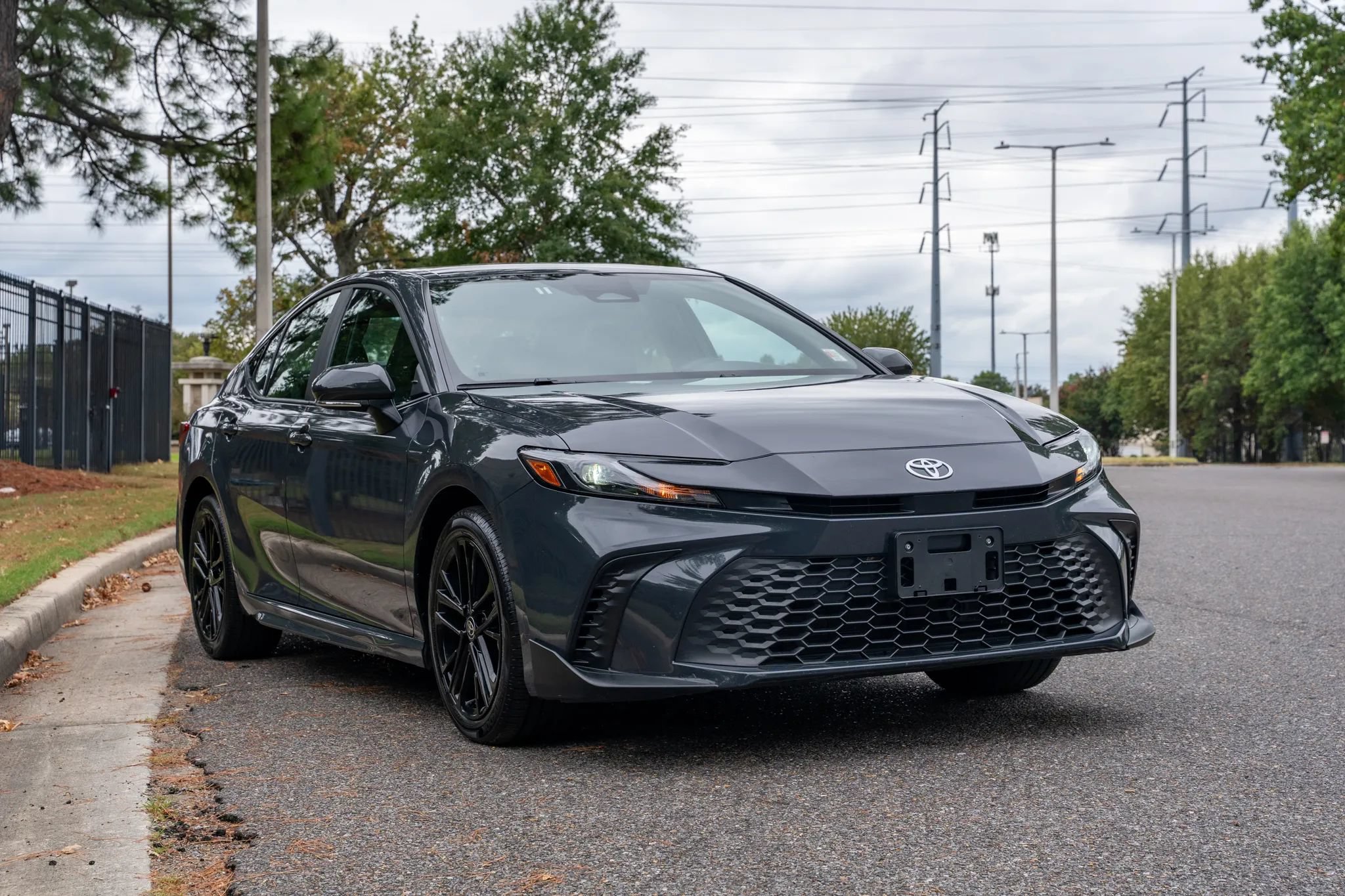 Used 2025 Toyota Camry SE w/ Convenience Package AWD/4WD image 3