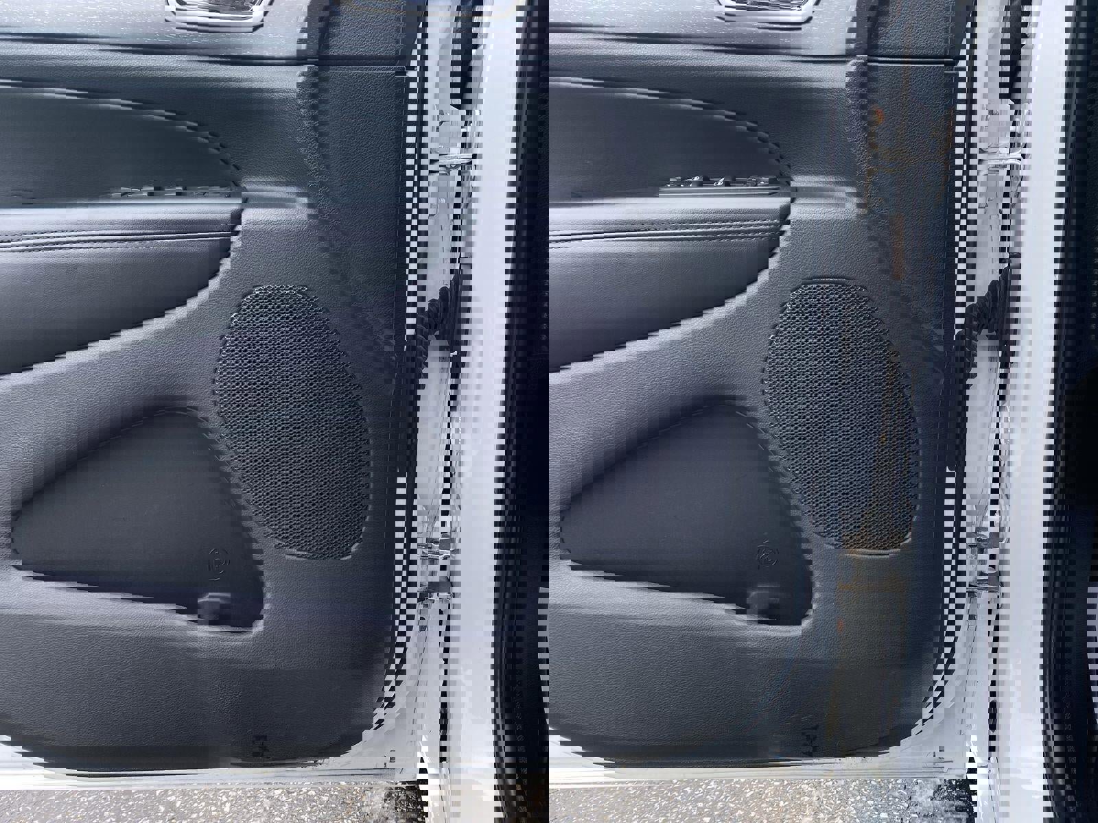 Used 2017 Jeep Grand Cherokee Altitude image 15