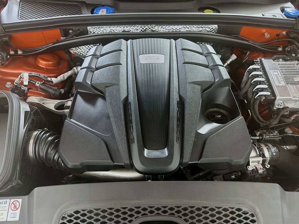 Certified 2024 Porsche Macan GTS AWD/4WD image 32
