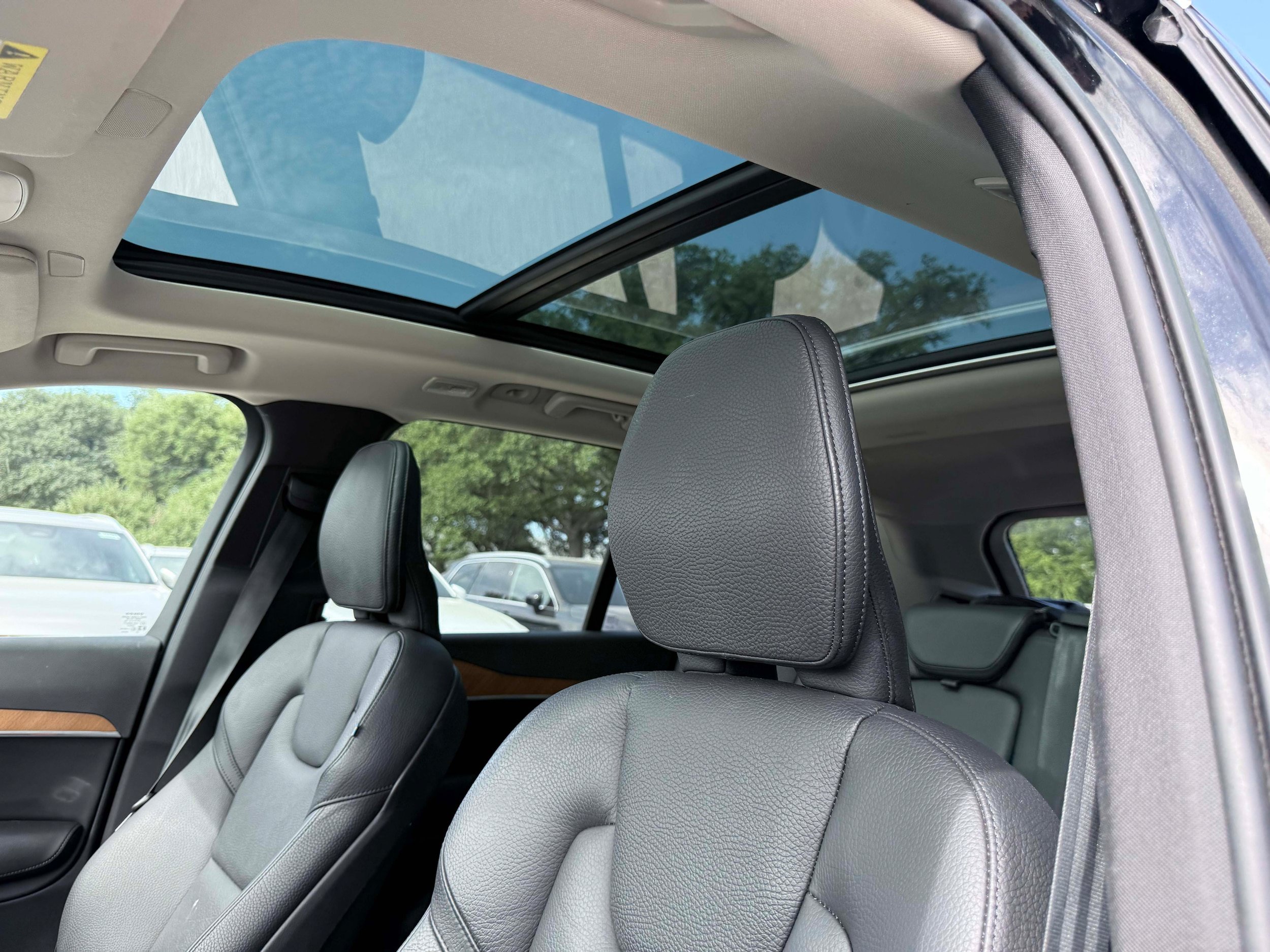 Certified 2023 Volvo XC90 T8 Plus AWD/4WD image 16
