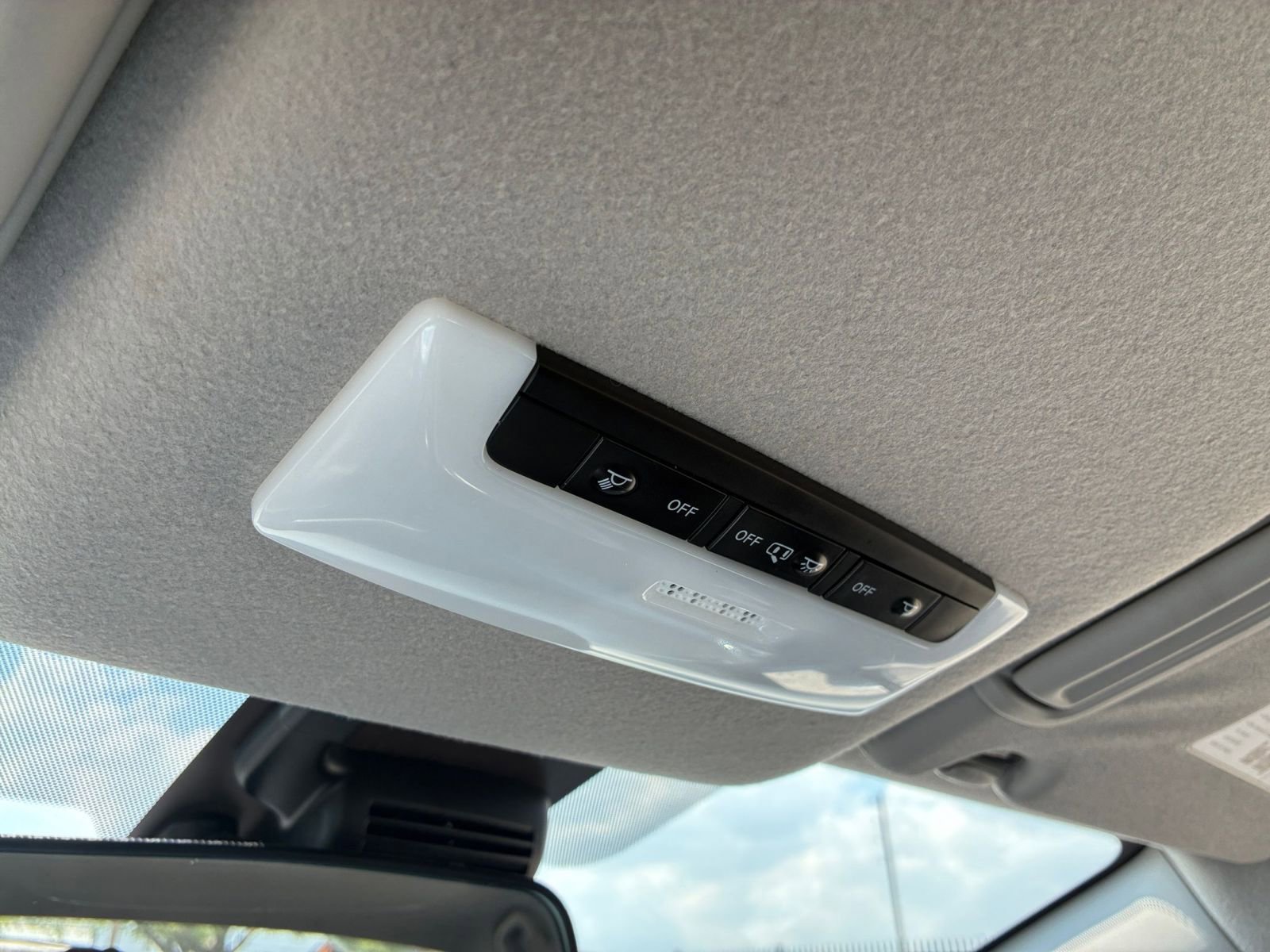 Used 2025 Nissan Versa SV w/ Trunk Package image 20