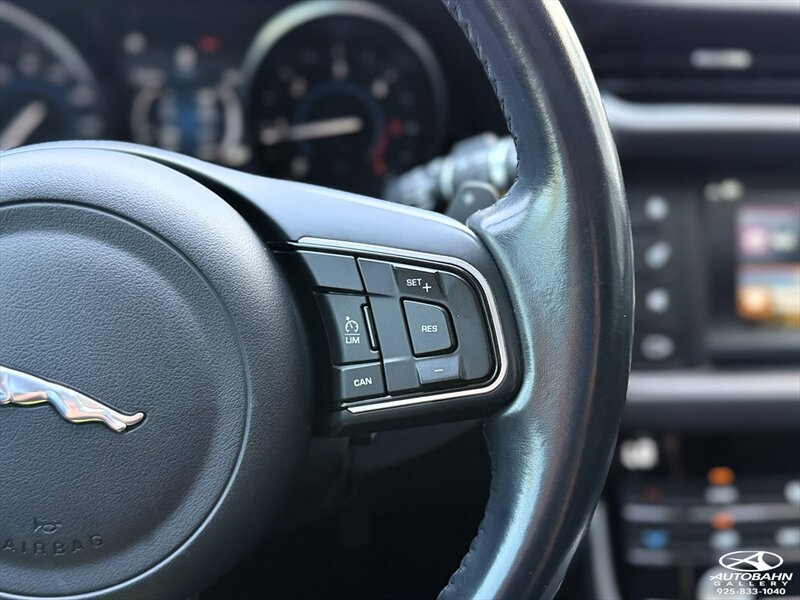 Used 2018 Jaguar XF Premium RWD image 13