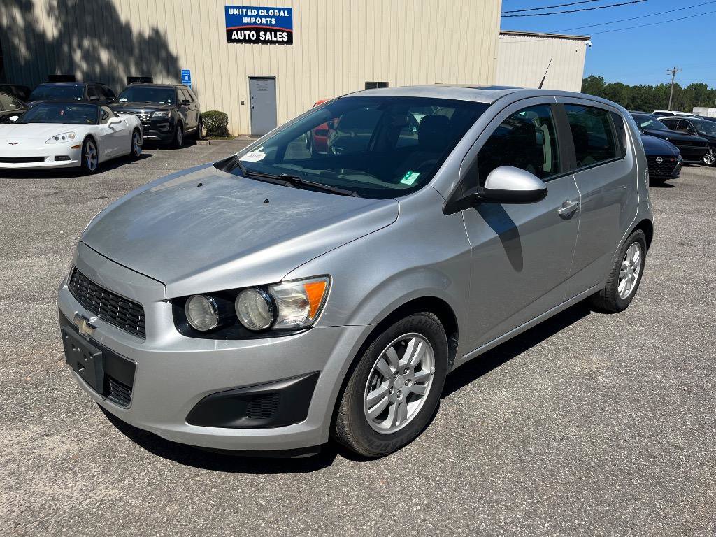 Used 2014 Chevrolet Sonic LT w/ Fun and Sun Package FWD image 2