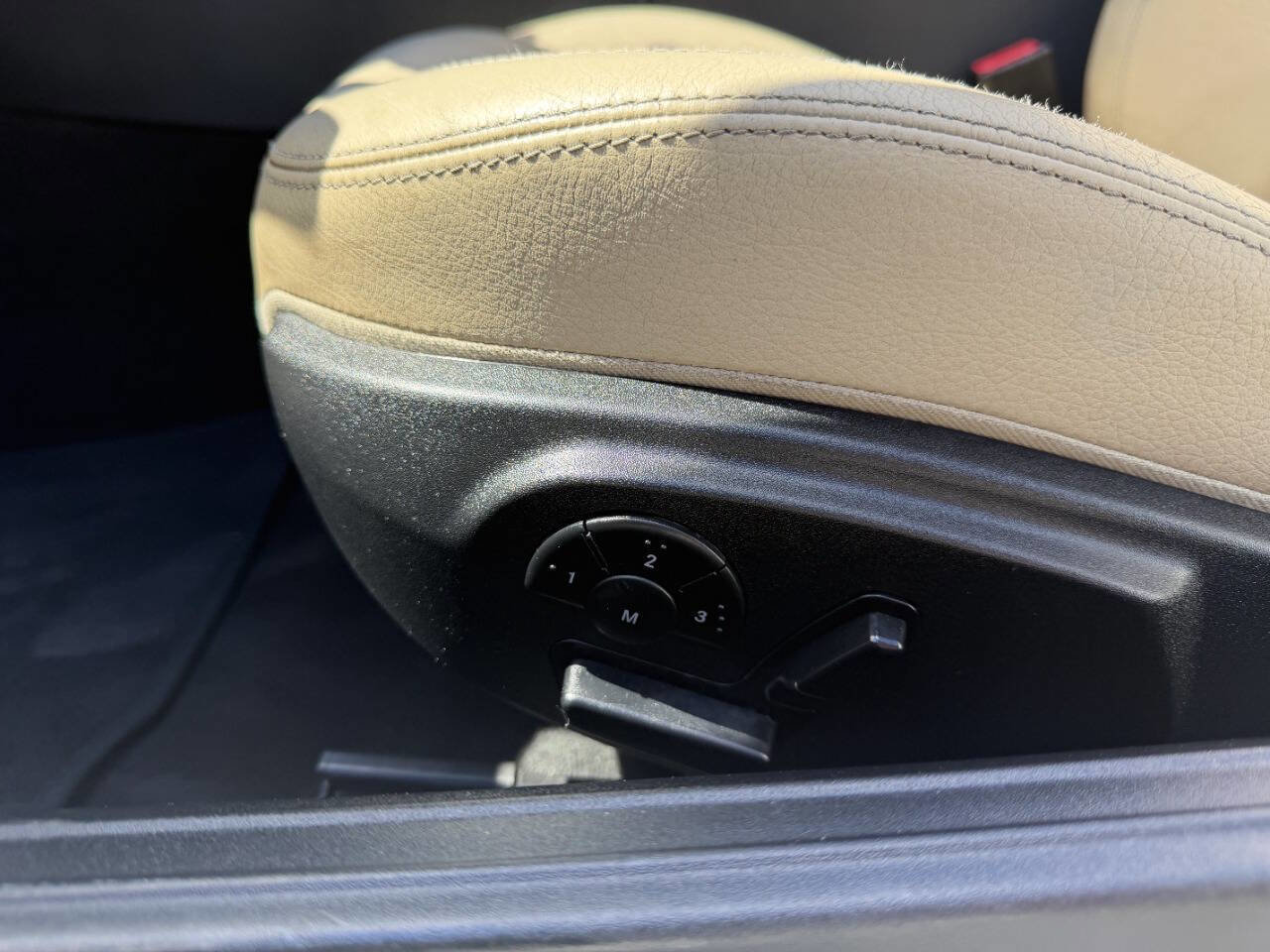 Used 2010 Mercedes-Benz SLK 350 image 17