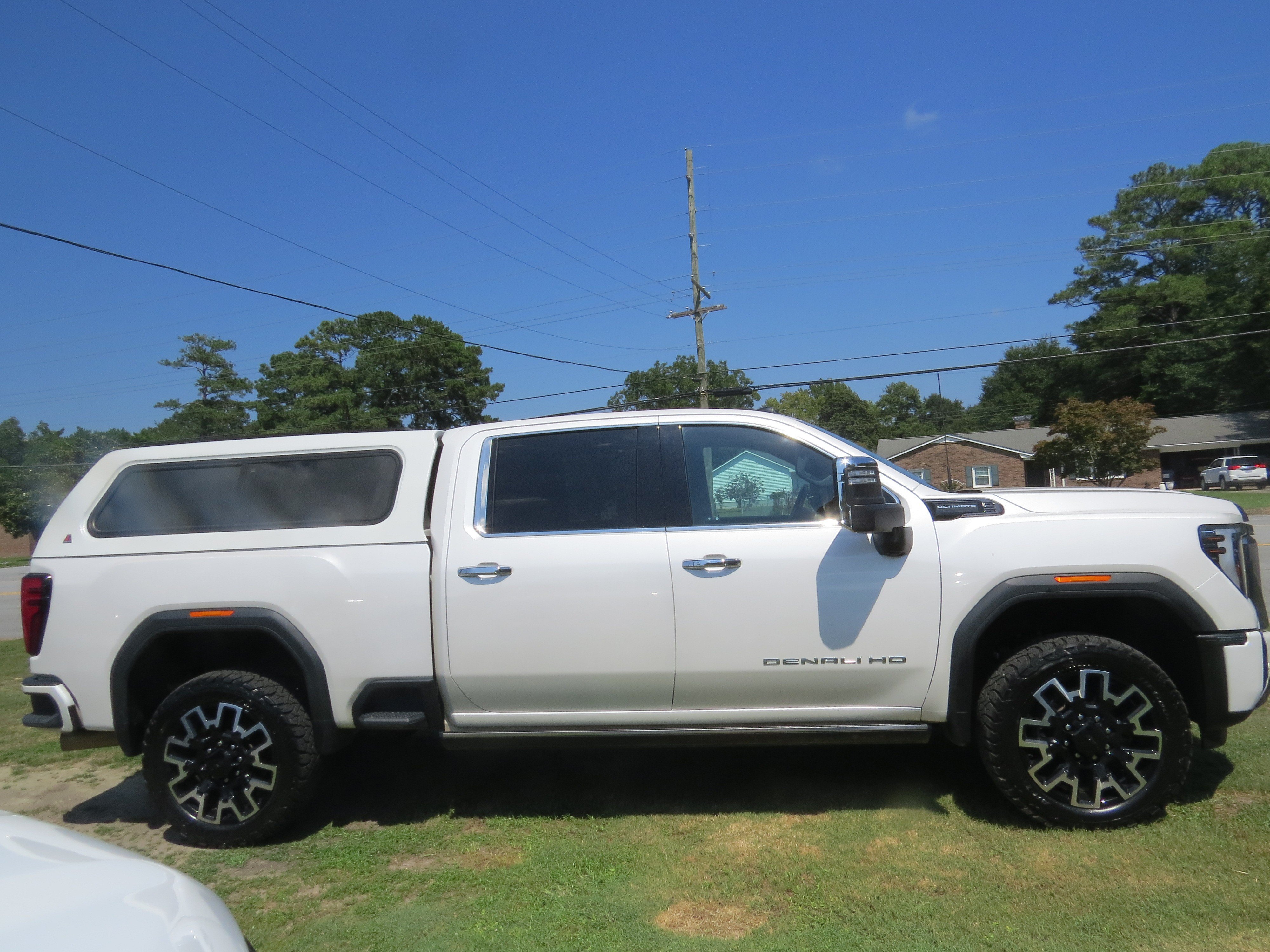 Used 2024 GMC Sierra 2500 Denali Ultimate AWD/4WD image 2