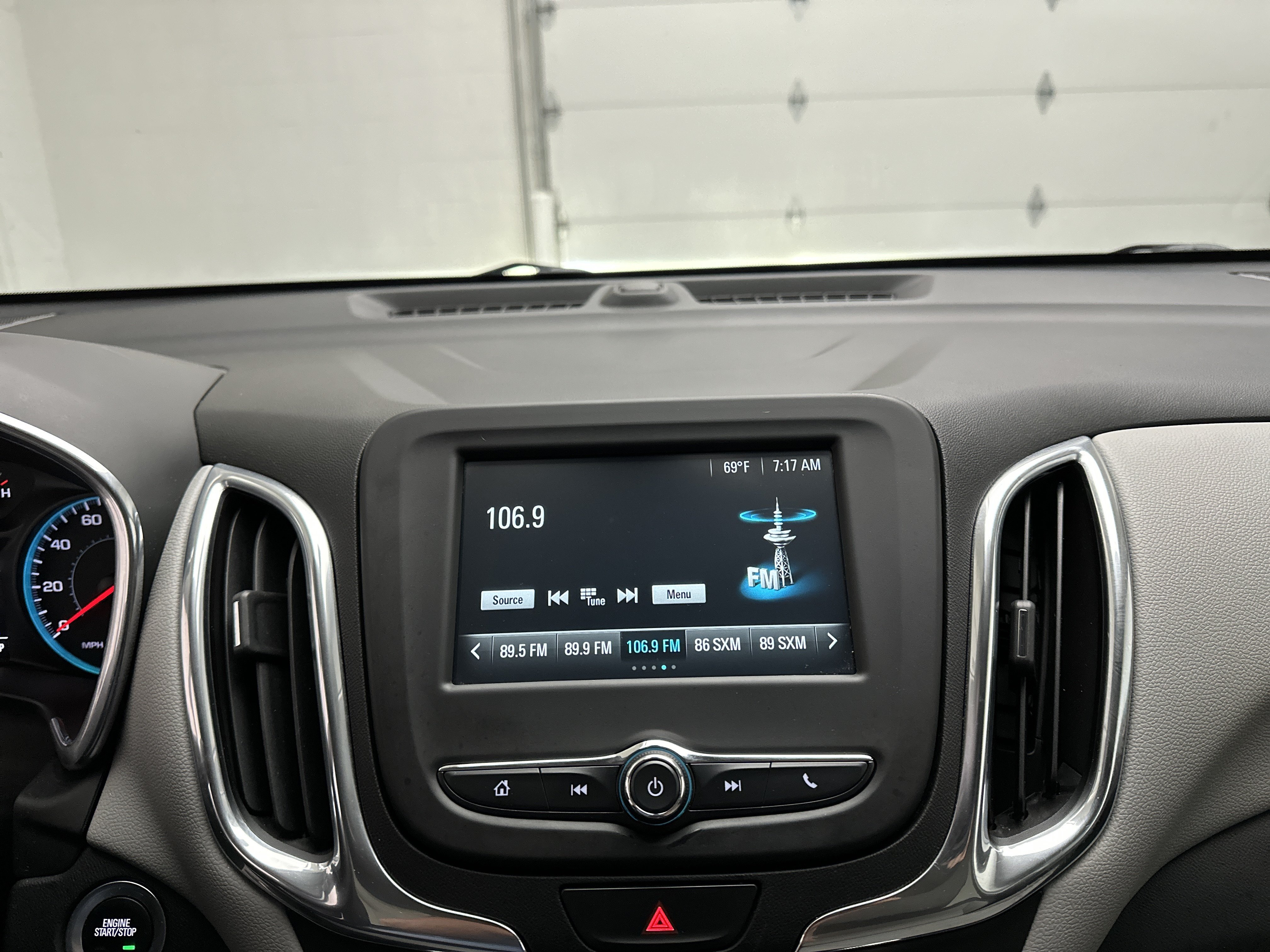 Used 2018 Chevrolet Equinox LT AWD/4WD image 31