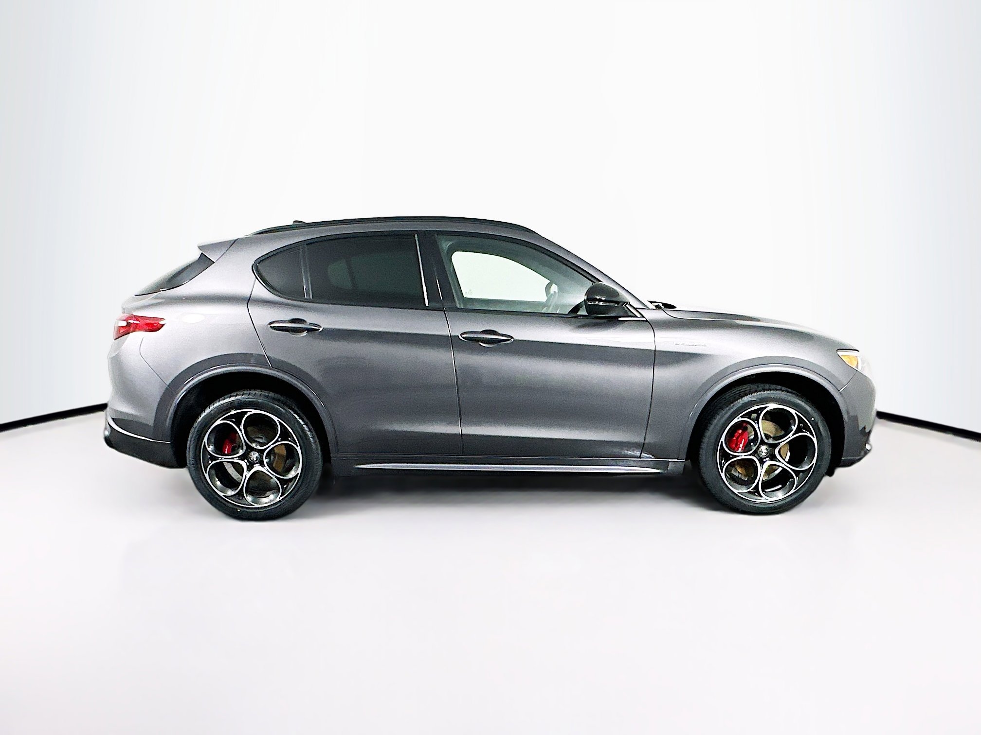 Used 2023 Alfa Romeo Stelvio Veloce AWD/4WD image 10