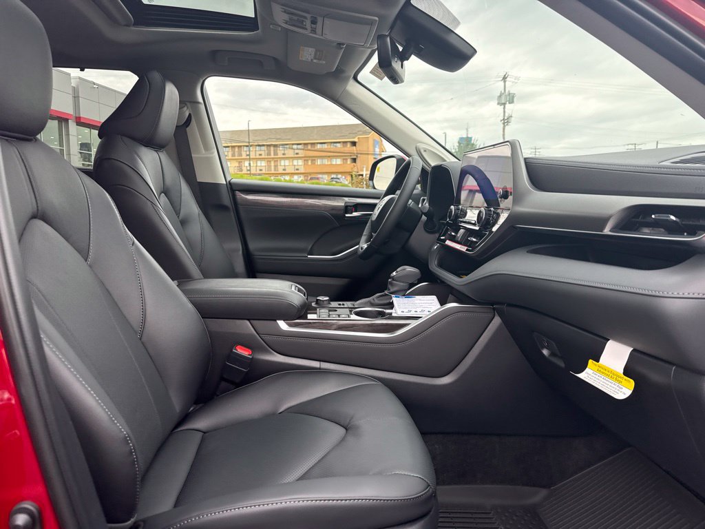 New 2026 Toyota Highlander Limited AWD/4WD image 5