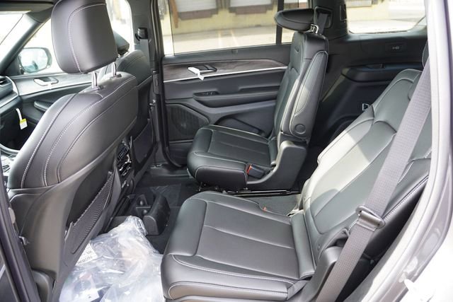 New 2025 Jeep Grand Cherokee L Limited w/ Luxury Tech Group II image 11