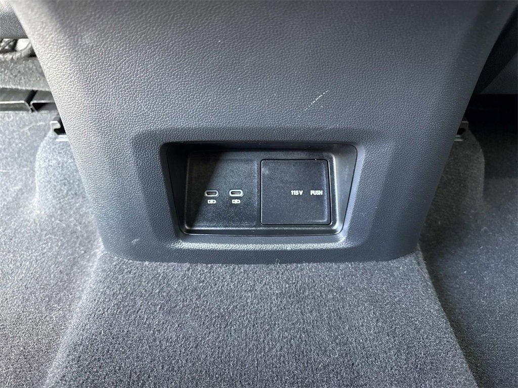 Used 2025 Volkswagen Atlas Cross Sport SE image 24