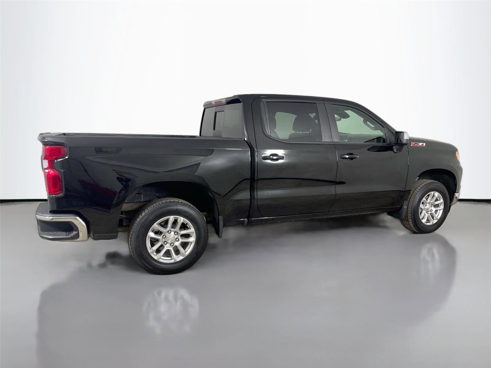Used 2023 Chevrolet Silverado 1500 LT AWD/4WD image 17