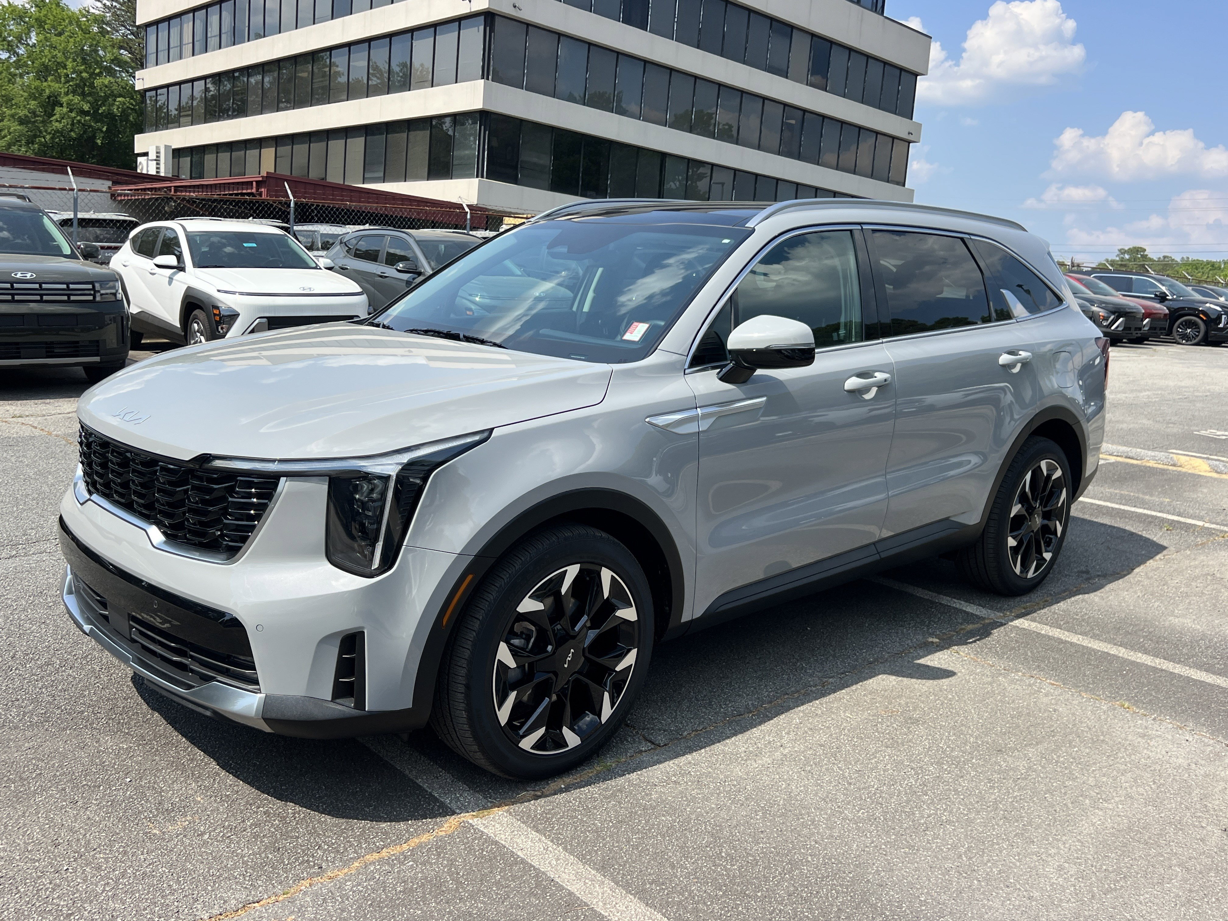 Used 2025 Kia Sorento EX w/ Panoramic Sunroof Package FWD image 3