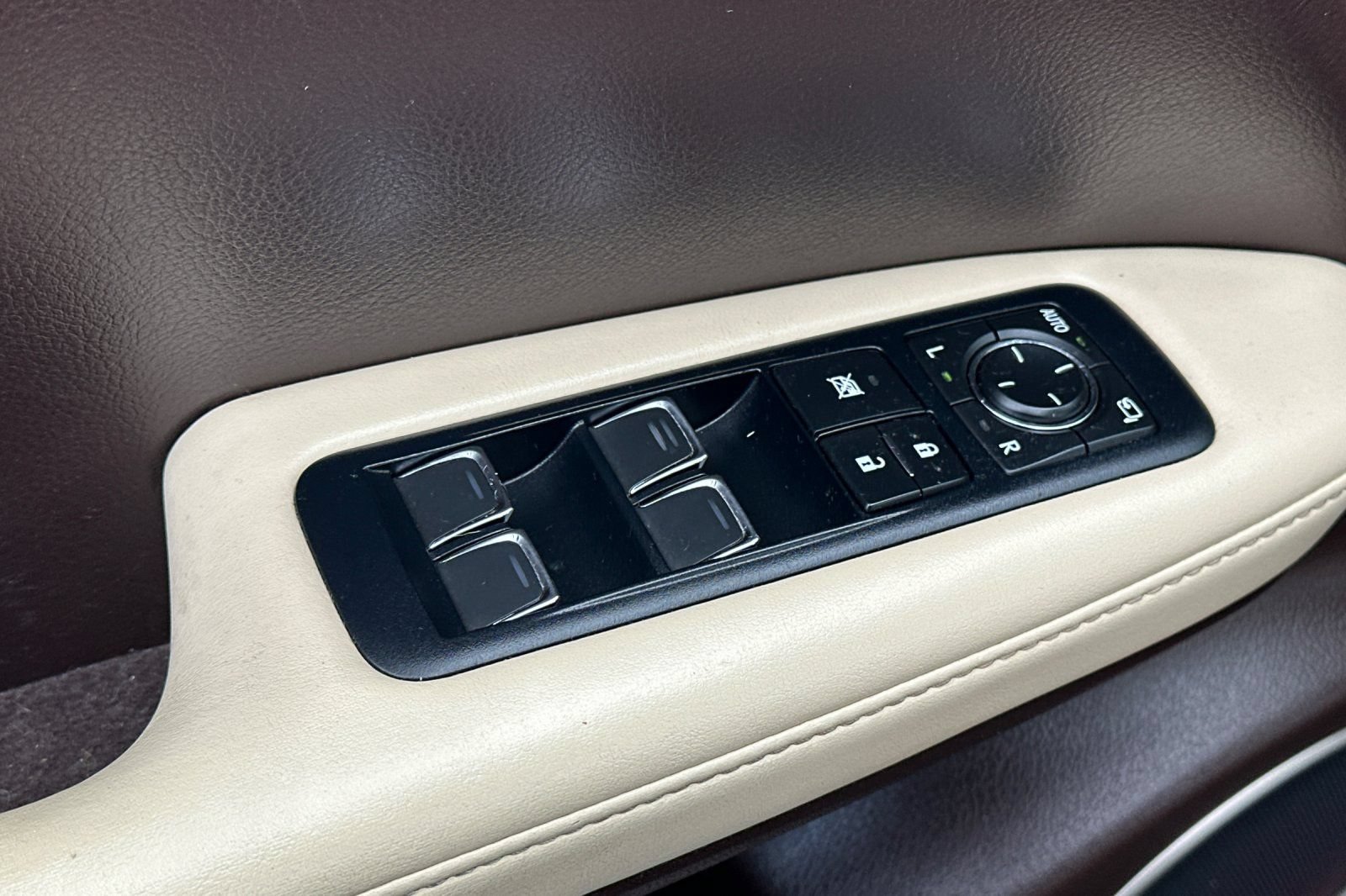 Used 2020 Lexus RX 450hL AWD w/ Premium Package image 12