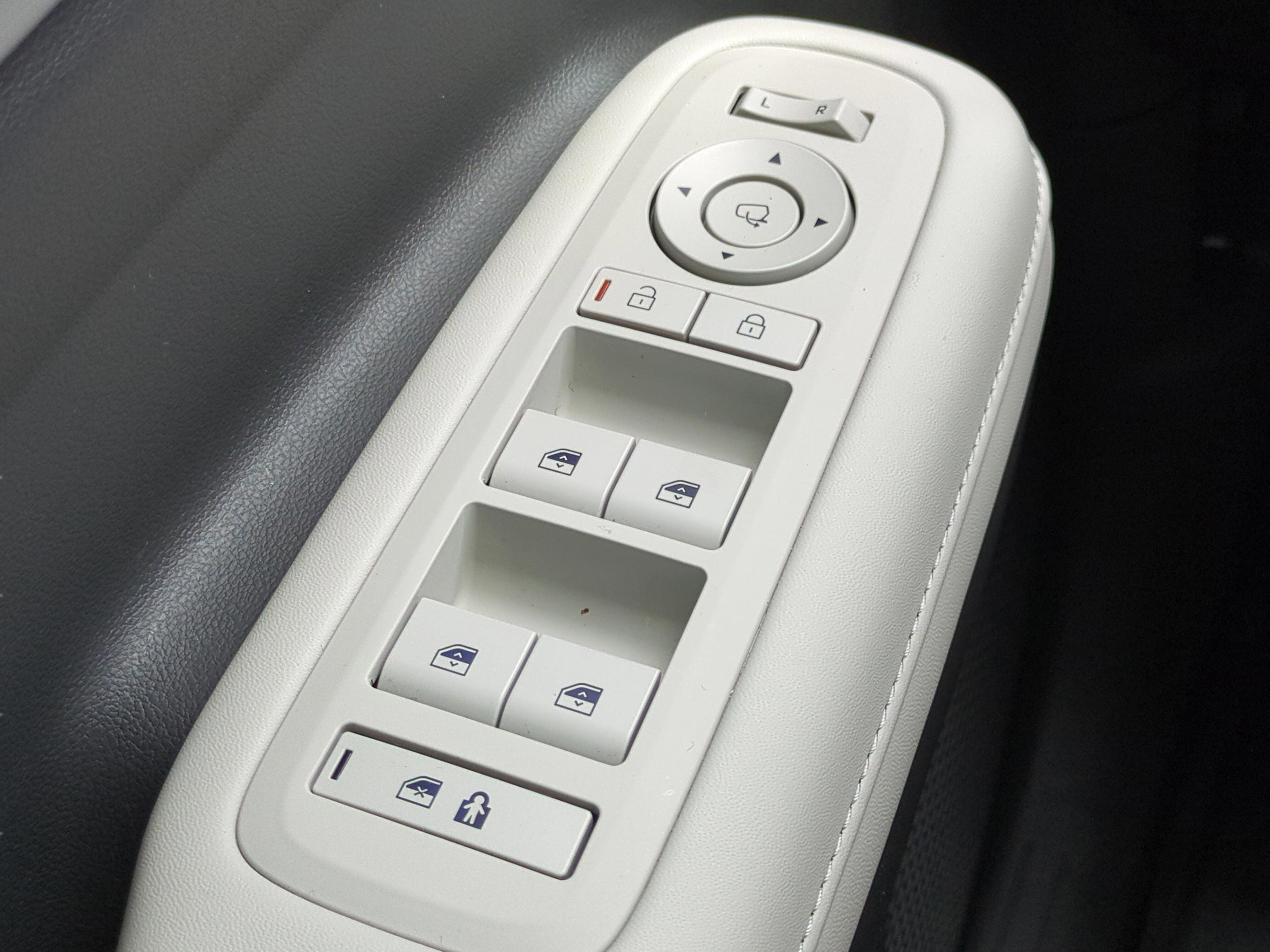 Used 2025 Hyundai Santa Fe Calligraphy image 24