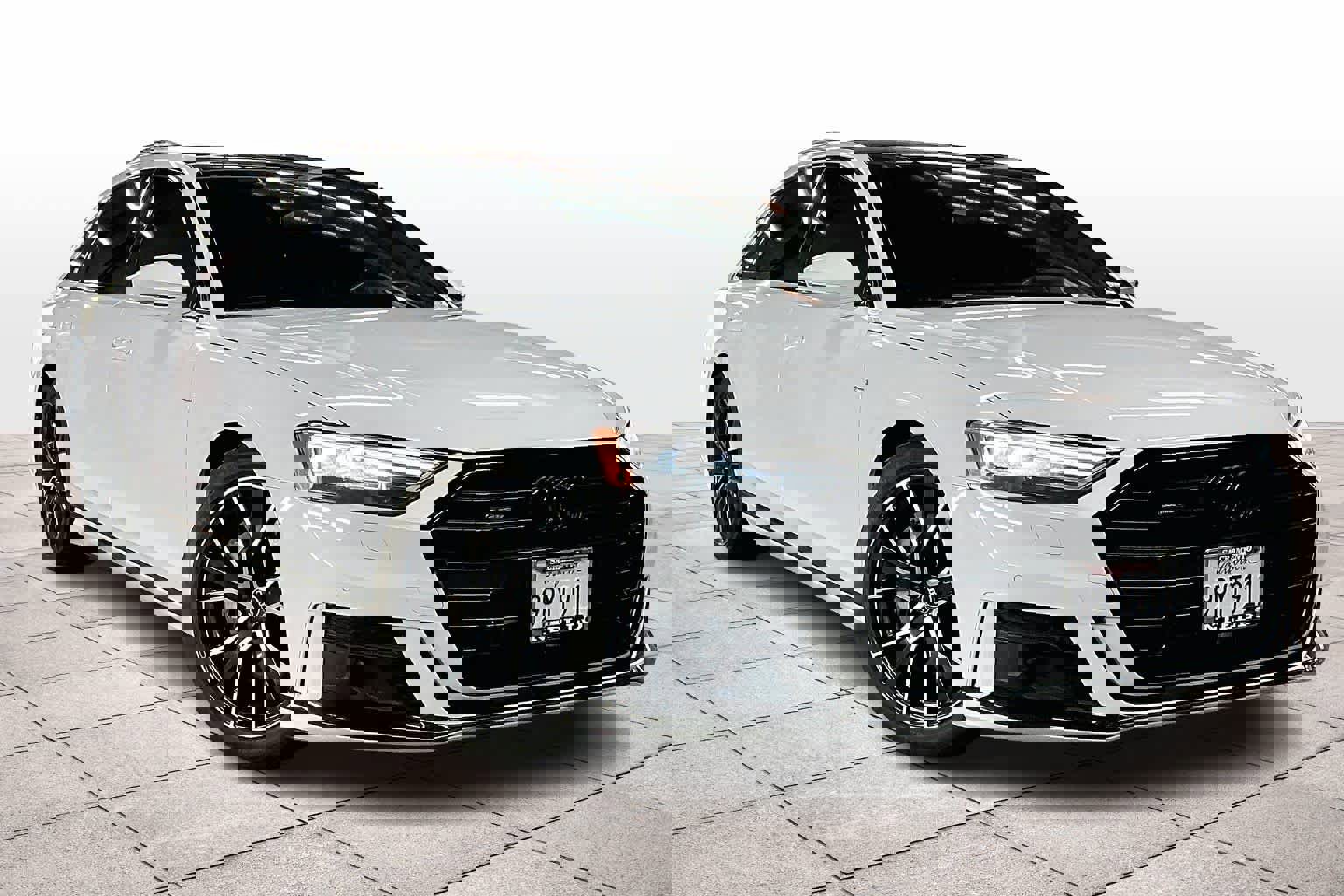 Used 2021 Audi A8 L 3.0T w/ Executive Plus Package image 2