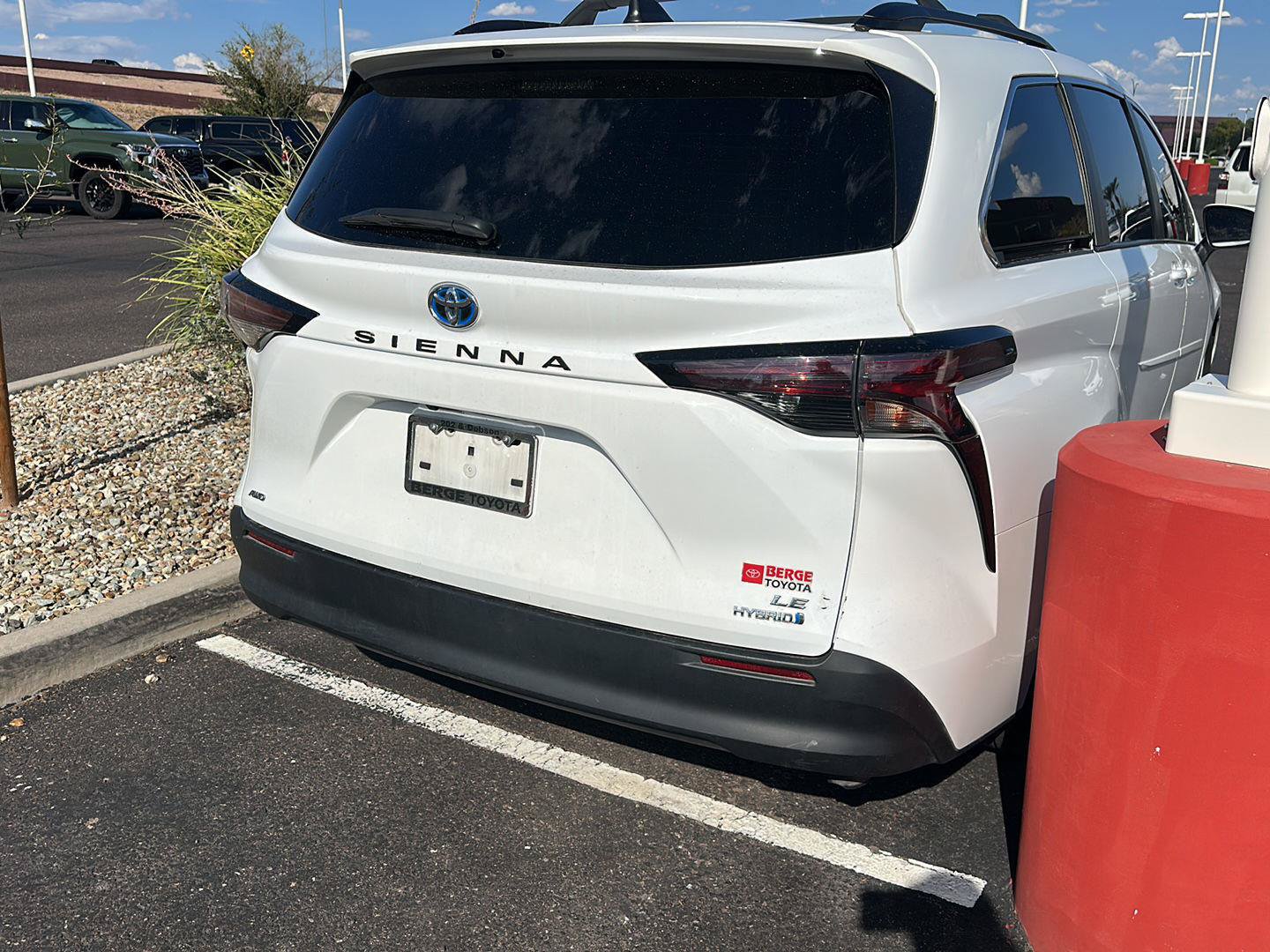 Used 2023 Toyota Sienna LE AWD/4WD image 14