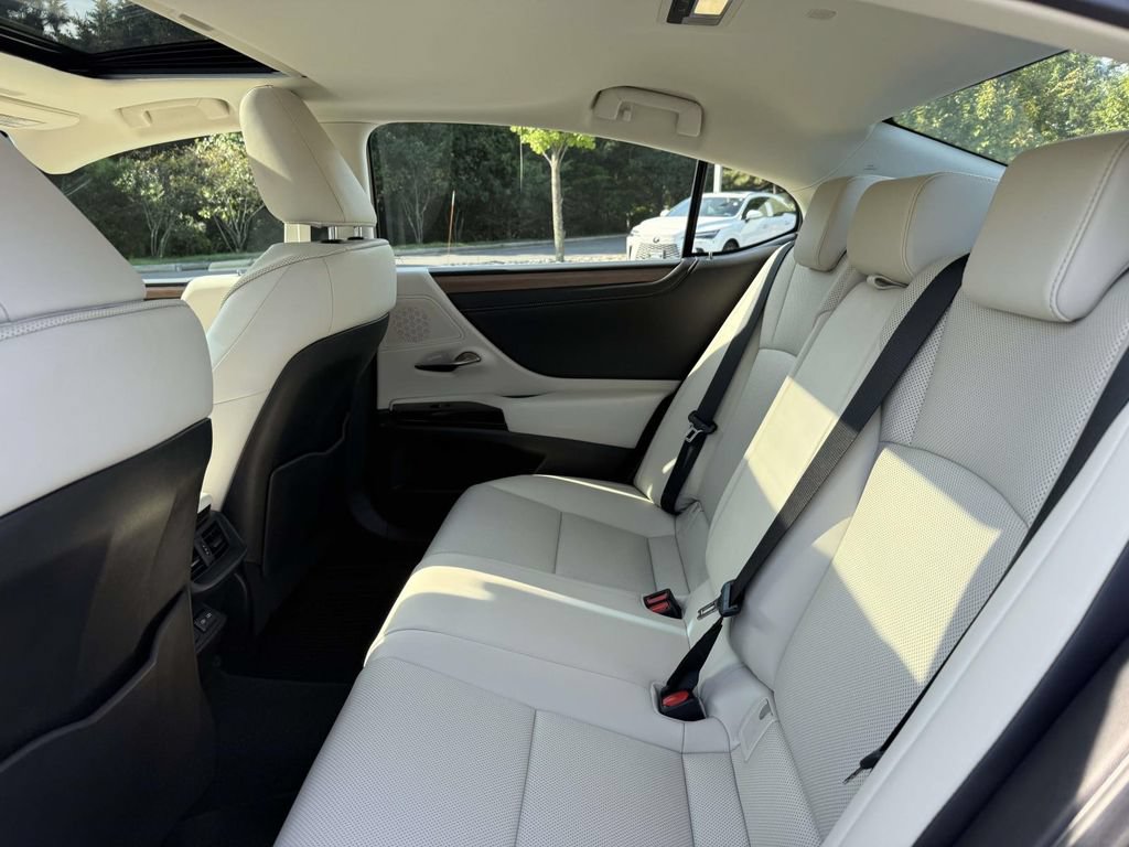 Used 2023 Lexus ES 350 w/ Premium Package FWD image 18