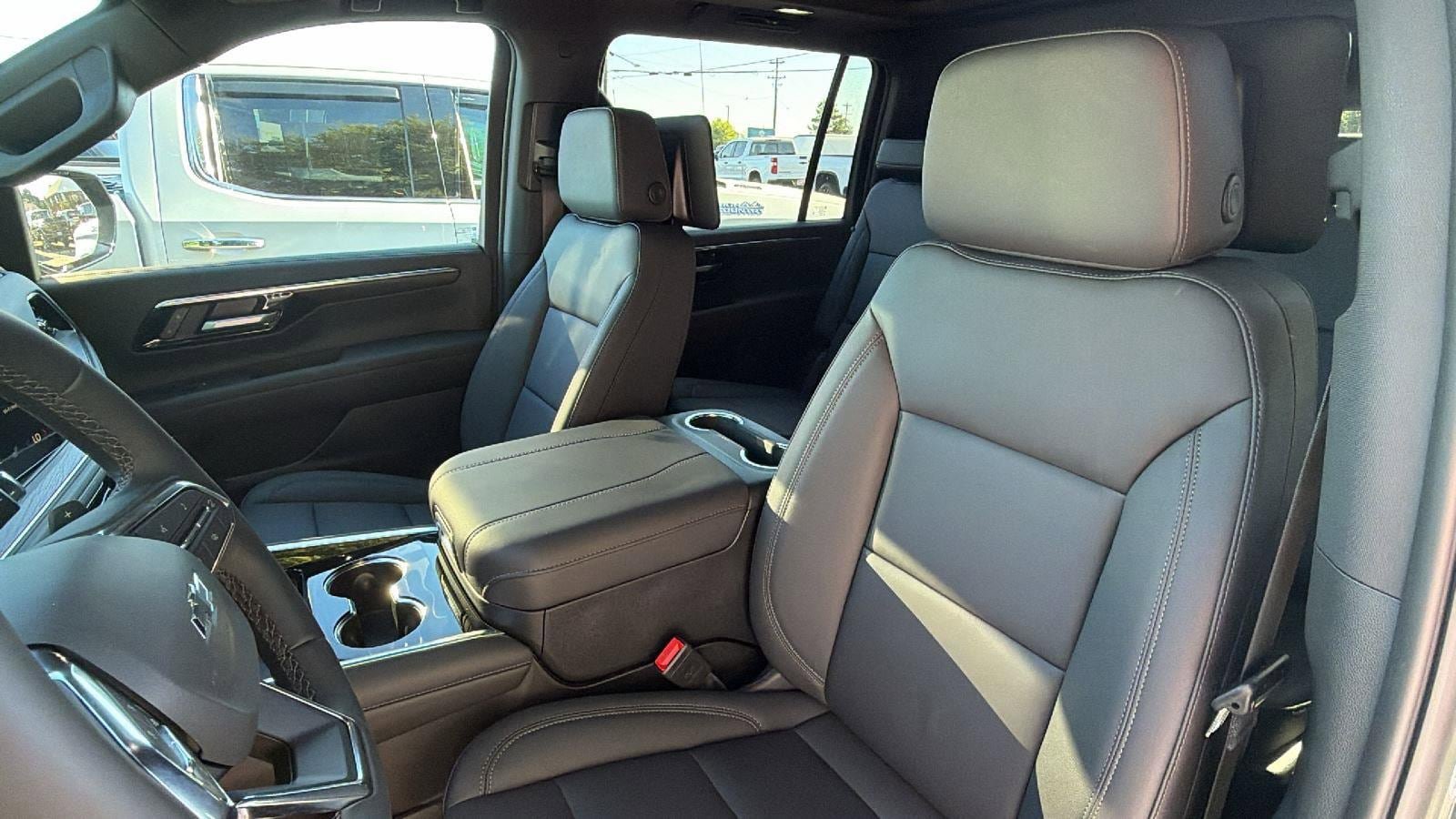 New 2026 Chevrolet Suburban Z71 w/ Z71 Off-Road Package AWD/4WD image 4