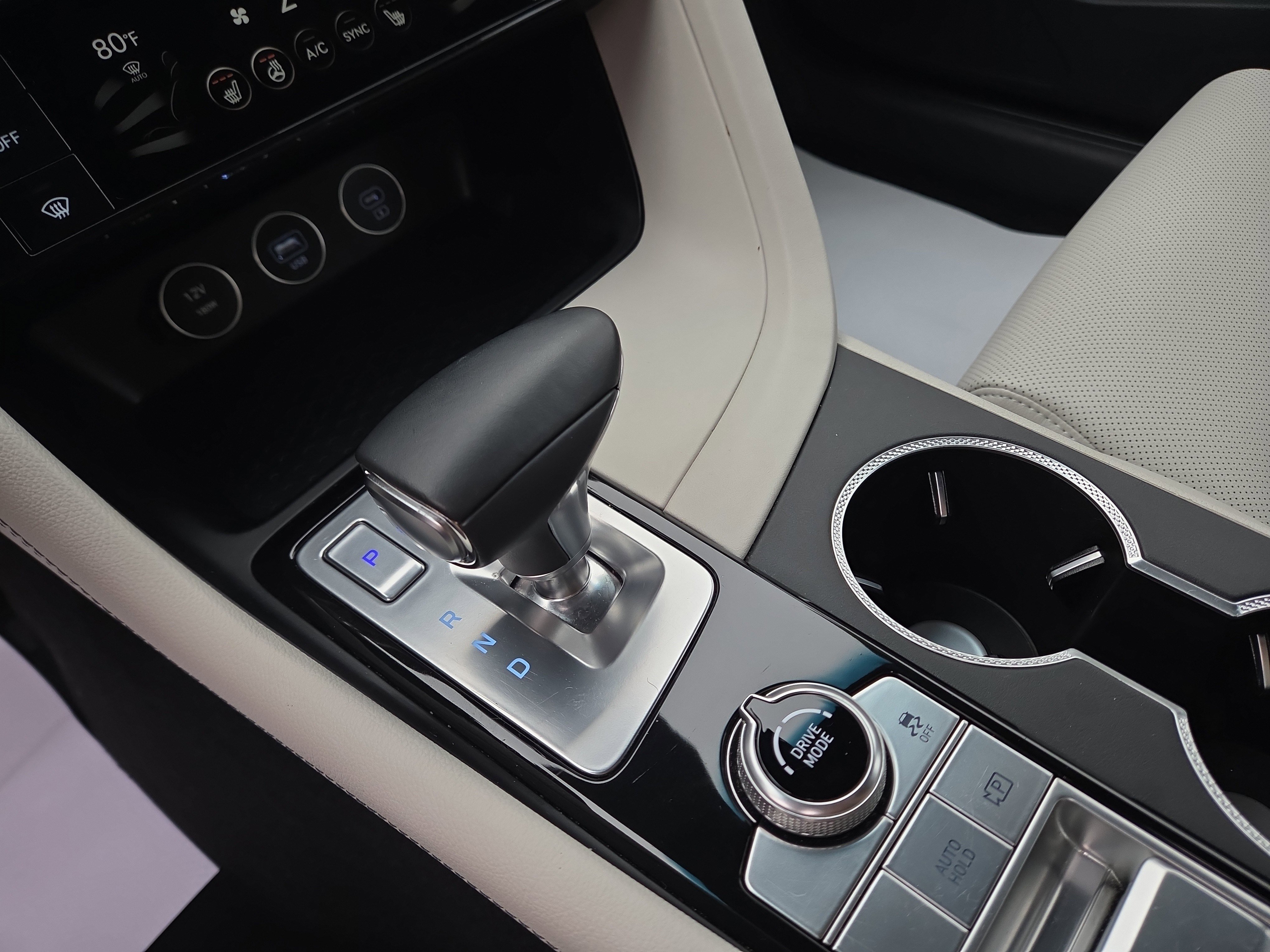 Used 2025 Genesis G70 2.5T image 23