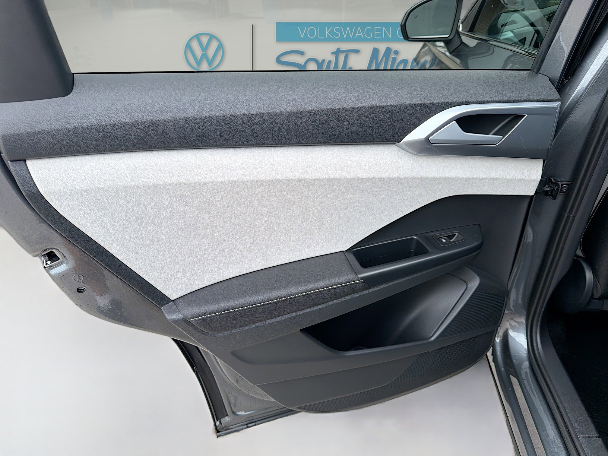 Certified 2025 Volkswagen Taos SE image 25