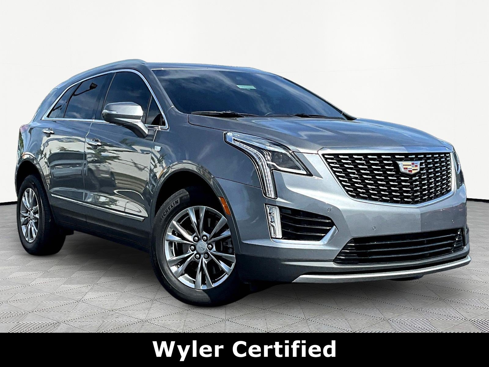 Used 2021 Cadillac XT5 Premium Luxury FWD image 3