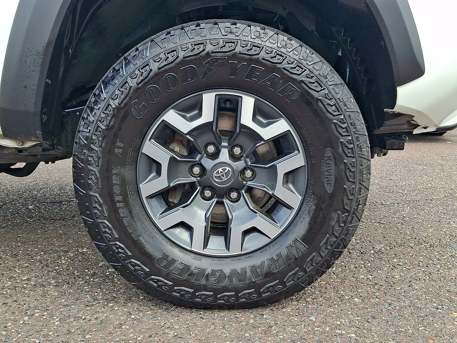 Used 2023 Toyota Tacoma TRD Off-Road w/ Technology Package AWD/4WD image 8