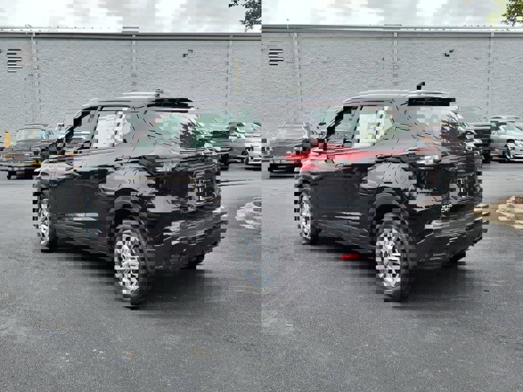 New 2025 Nissan Kicks Play S image 3