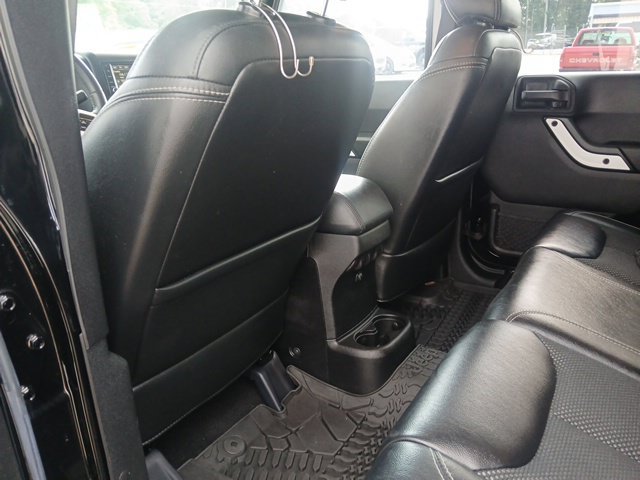 Used 2015 Jeep Wrangler Unlimited Sahara AWD/4WD image 13