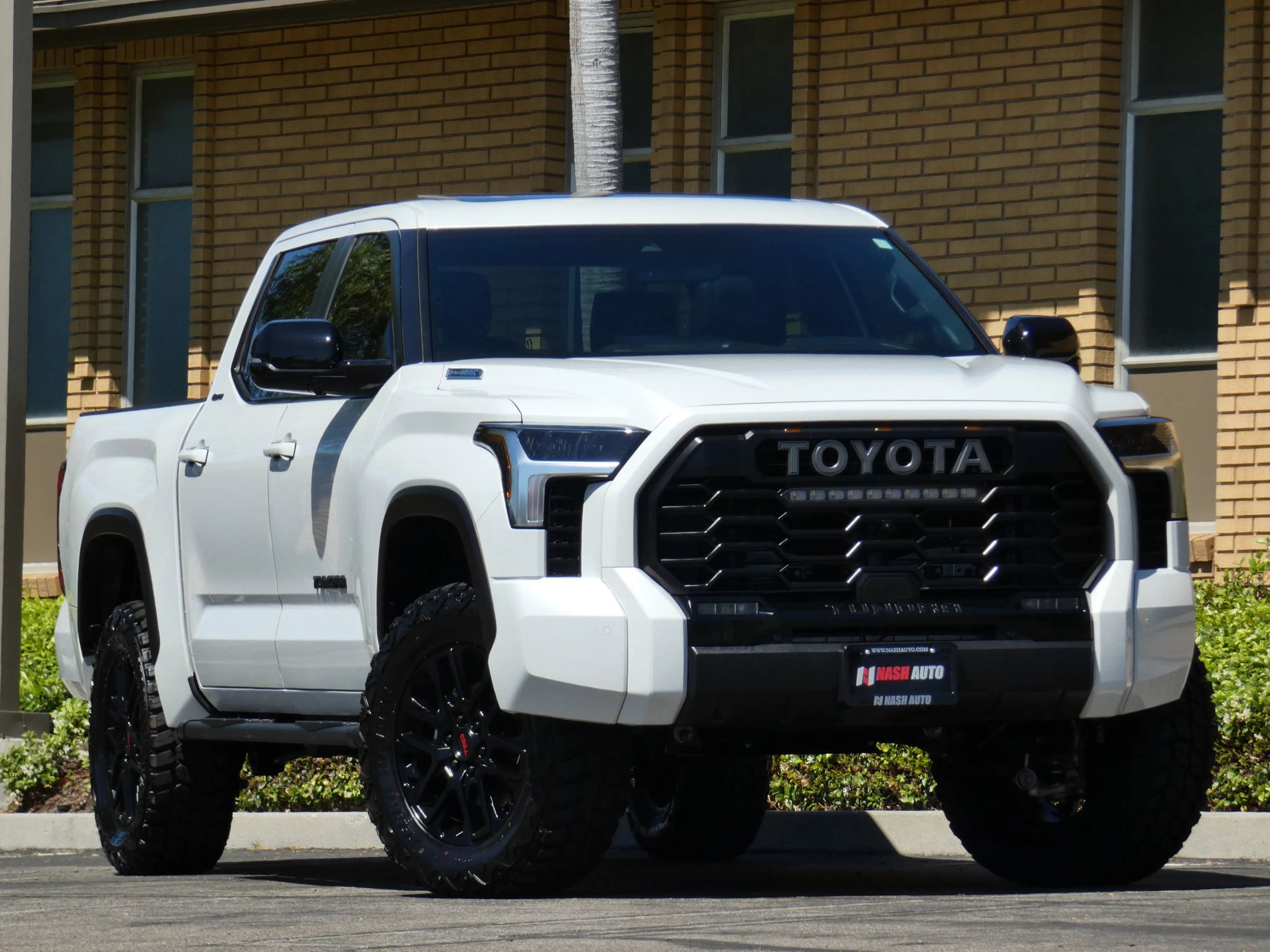 Used 2025 Toyota Tundra Limited image 3