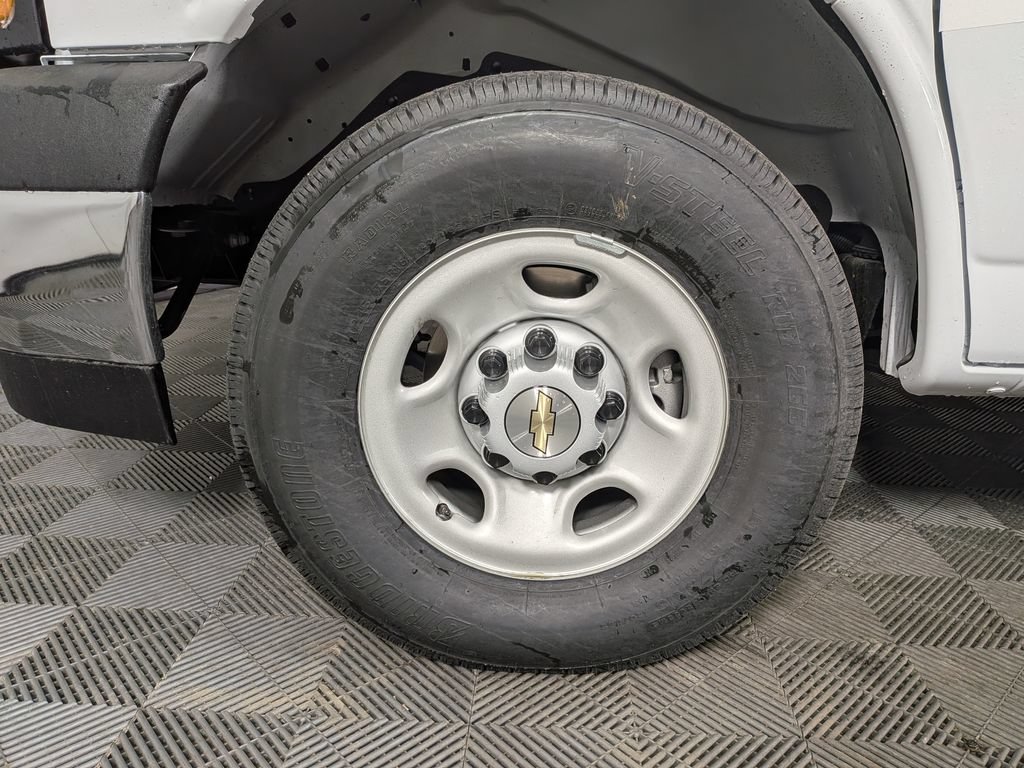 New 2026 Chevrolet Express 2500 w/ Driver Convenience Package RWD image 9
