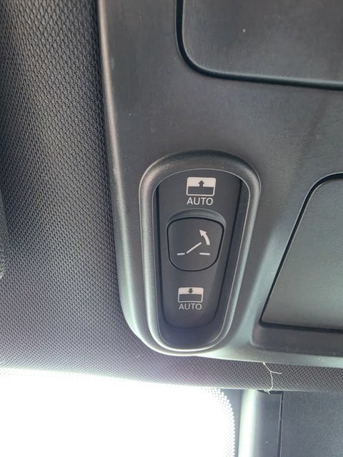 Used 2020 Chrysler Pacifica Limited FWD image 21