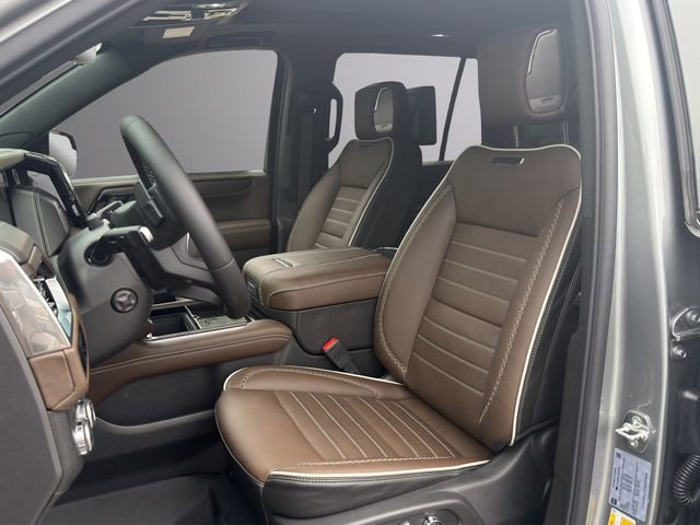 New 2026 GMC Yukon Denali Ultimate w/ LPO, Floor Liner Package AWD/4WD image 14