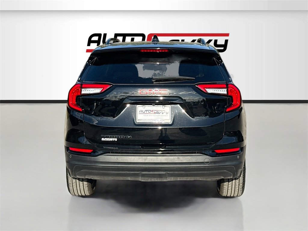 Used 2024 GMC Terrain SLE w/ Driver Convenience Package image 6