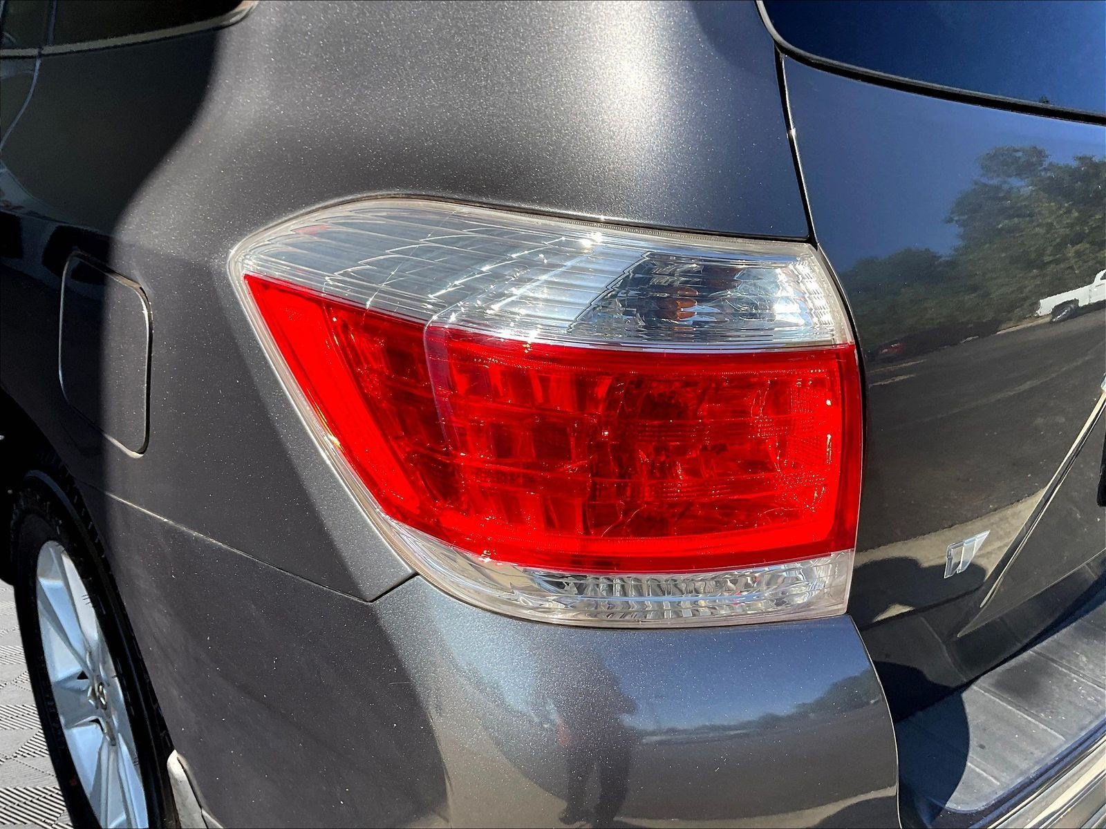 Used 2013 Toyota Highlander SE AWD/4WD image 22