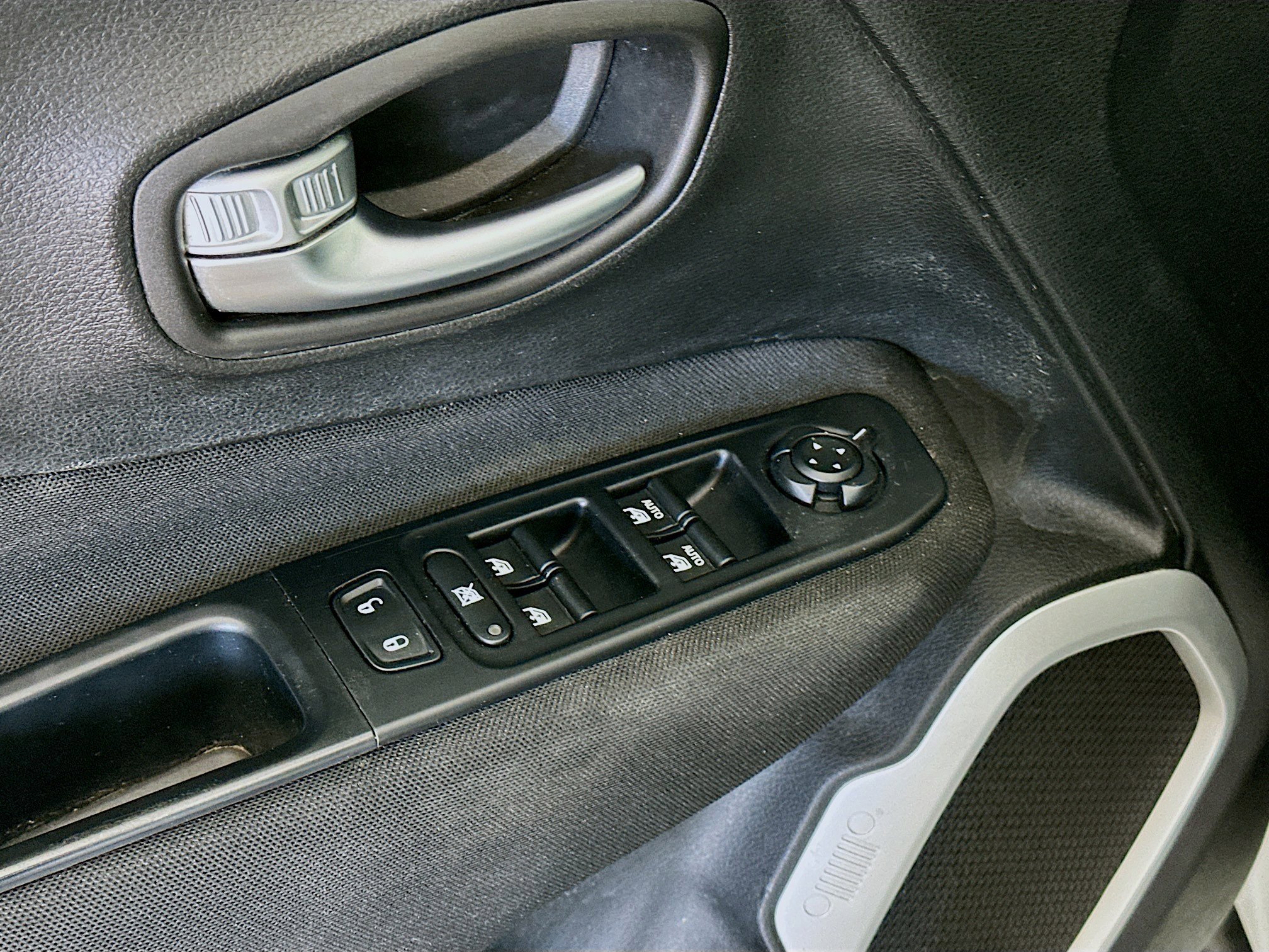 Used 2018 Jeep Renegade Latitude image 15