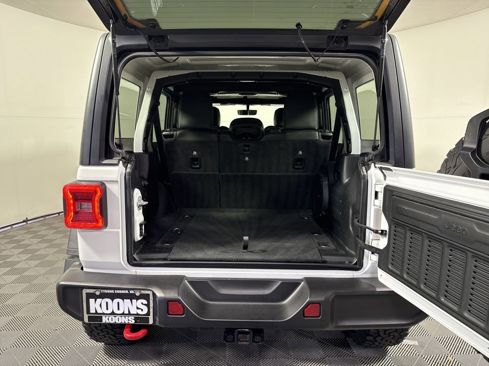 Used 2023 Jeep Wrangler Unlimited Rubicon w/ LED Lighting Group AWD/4WD image 25