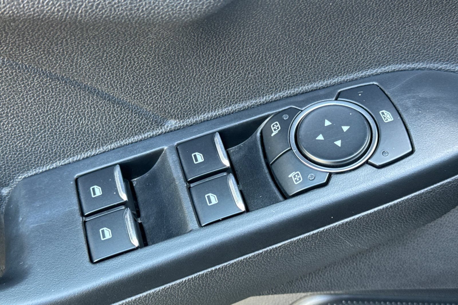 Used 2025 Ford Escape ST-Line FWD image 11