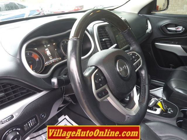 Used 2017 Jeep Cherokee Overland AWD/4WD image 24
