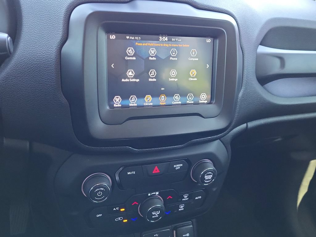 Used 2019 Jeep Renegade Latitude w/ Cold Weather Group AWD/4WD image 28