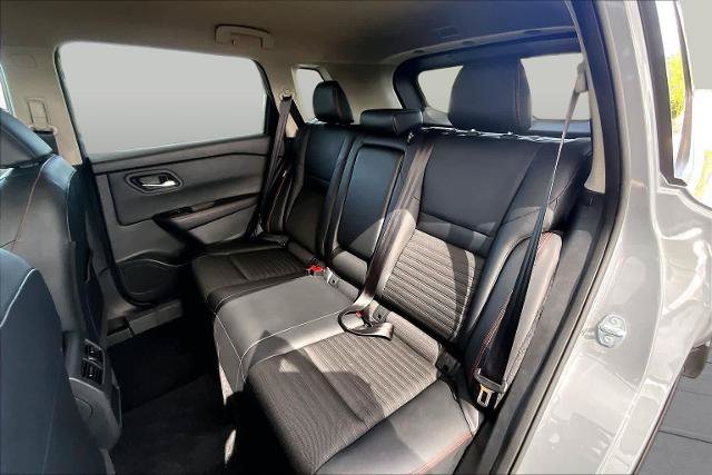 Certified 2025 Nissan Rogue SV AWD/4WD image 19