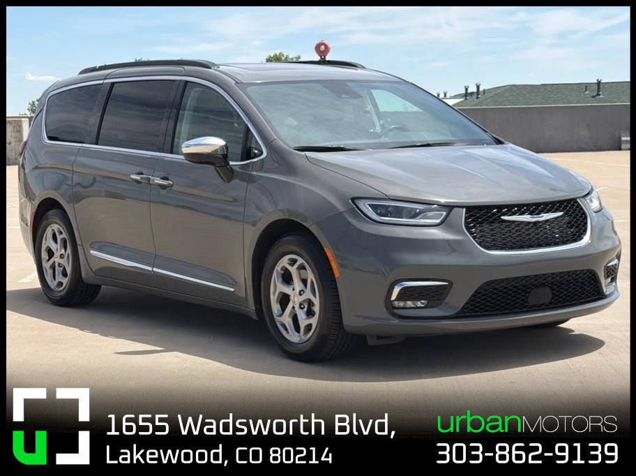 Used 2023 Chrysler Pacifica Limited FWD image 1