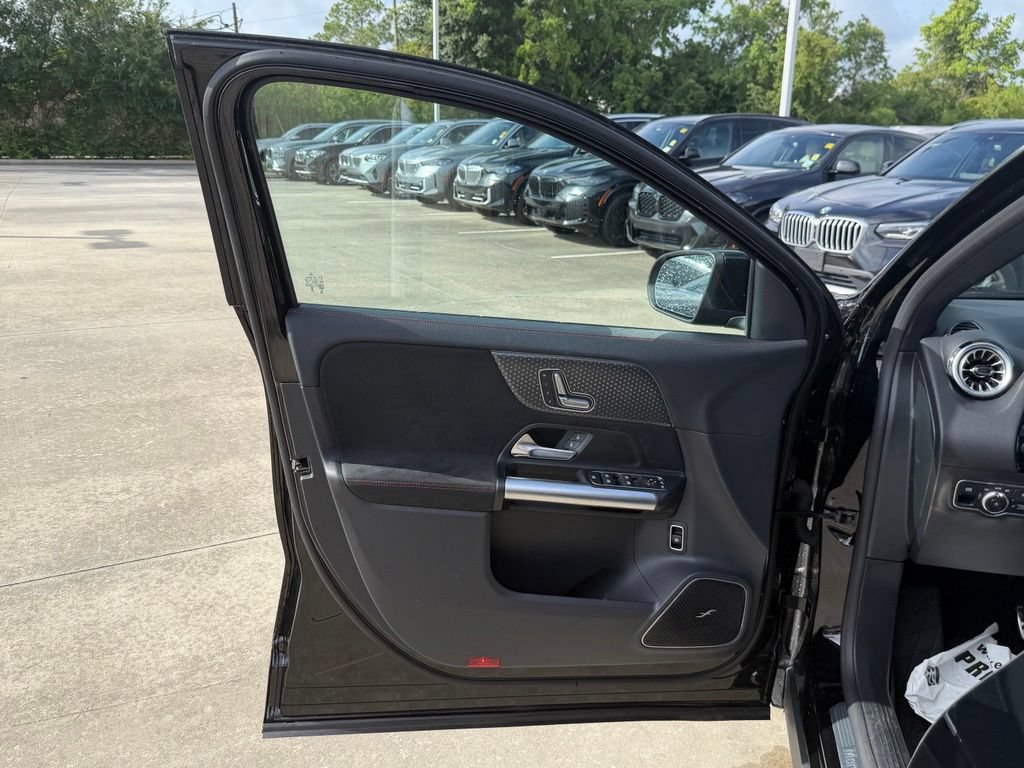Used 2025 Mercedes-Benz GLA 250 image 23