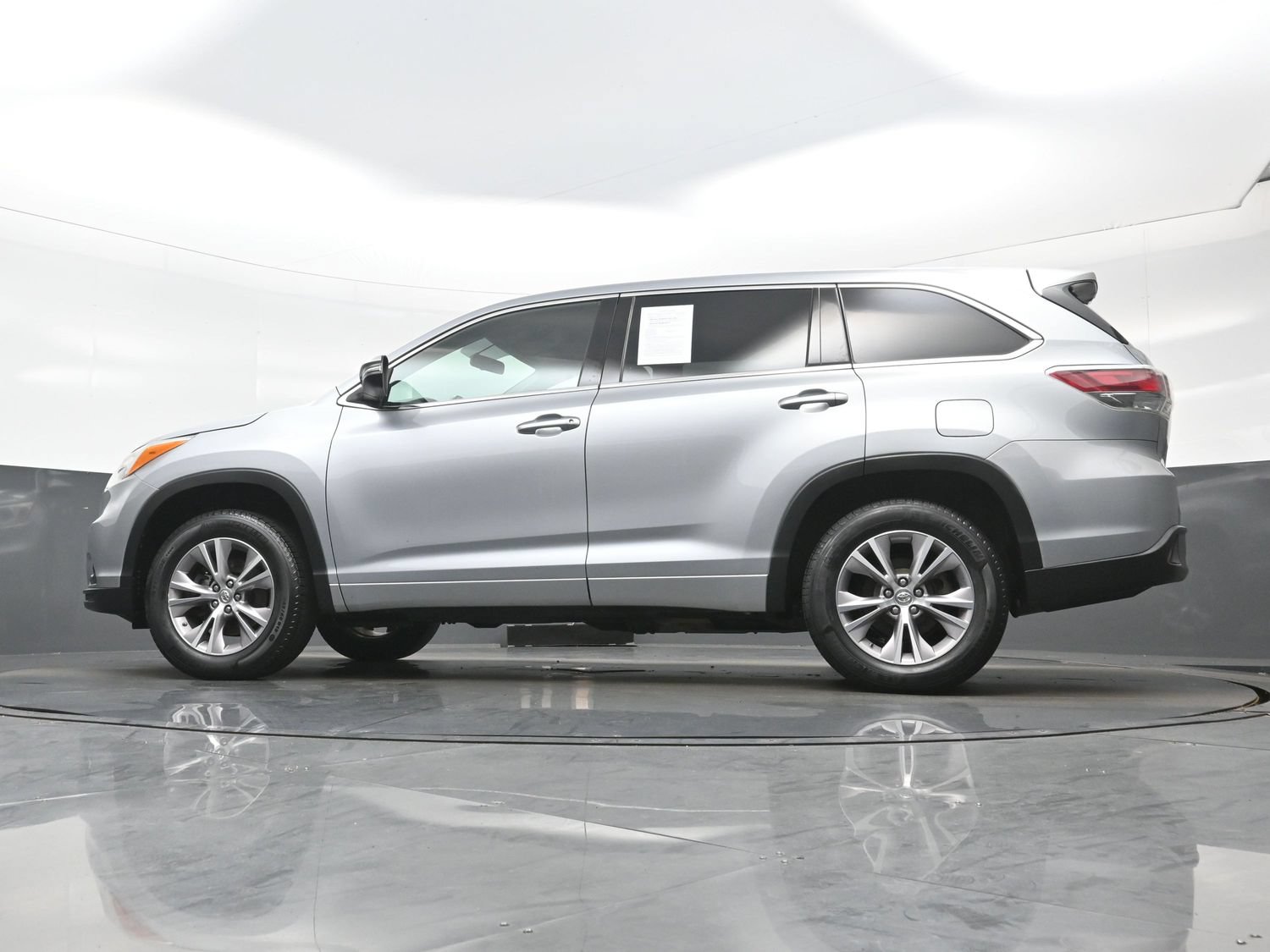 Used 2014 Toyota Highlander Plus FWD image 26