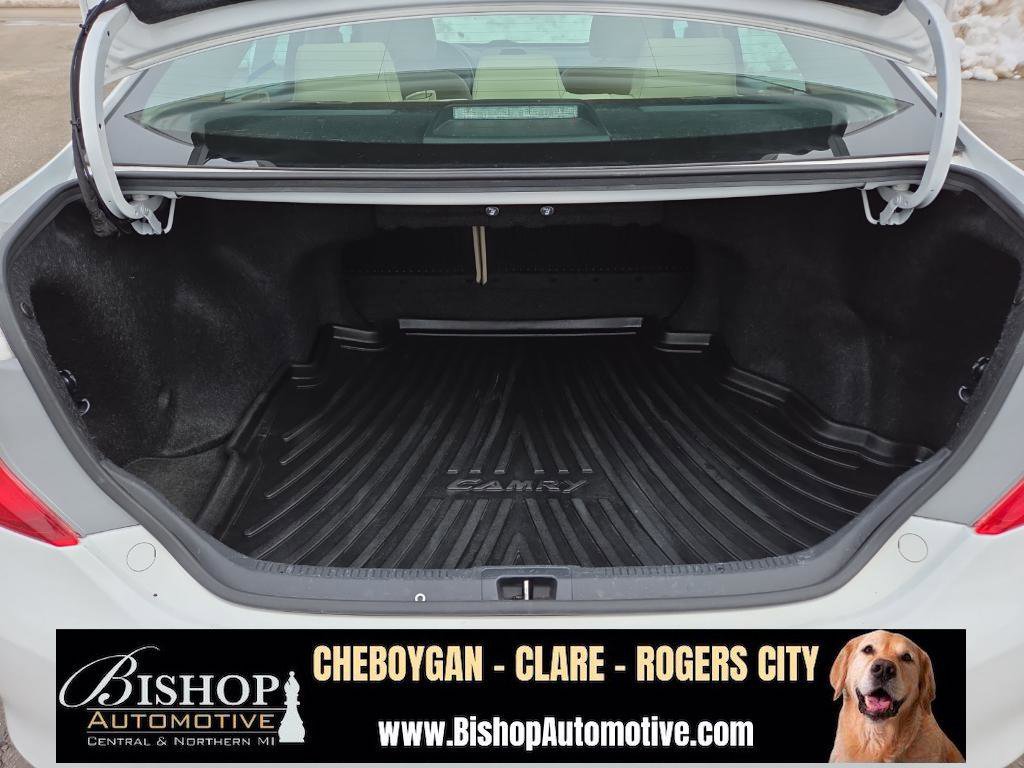 Used 2013 Toyota Camry XLE w/ Leather Pkg image 33