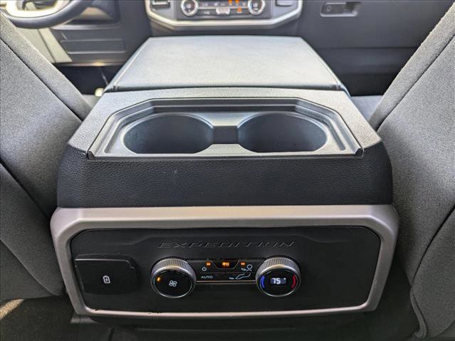 Used 2023 Ford Expedition XLT image 16