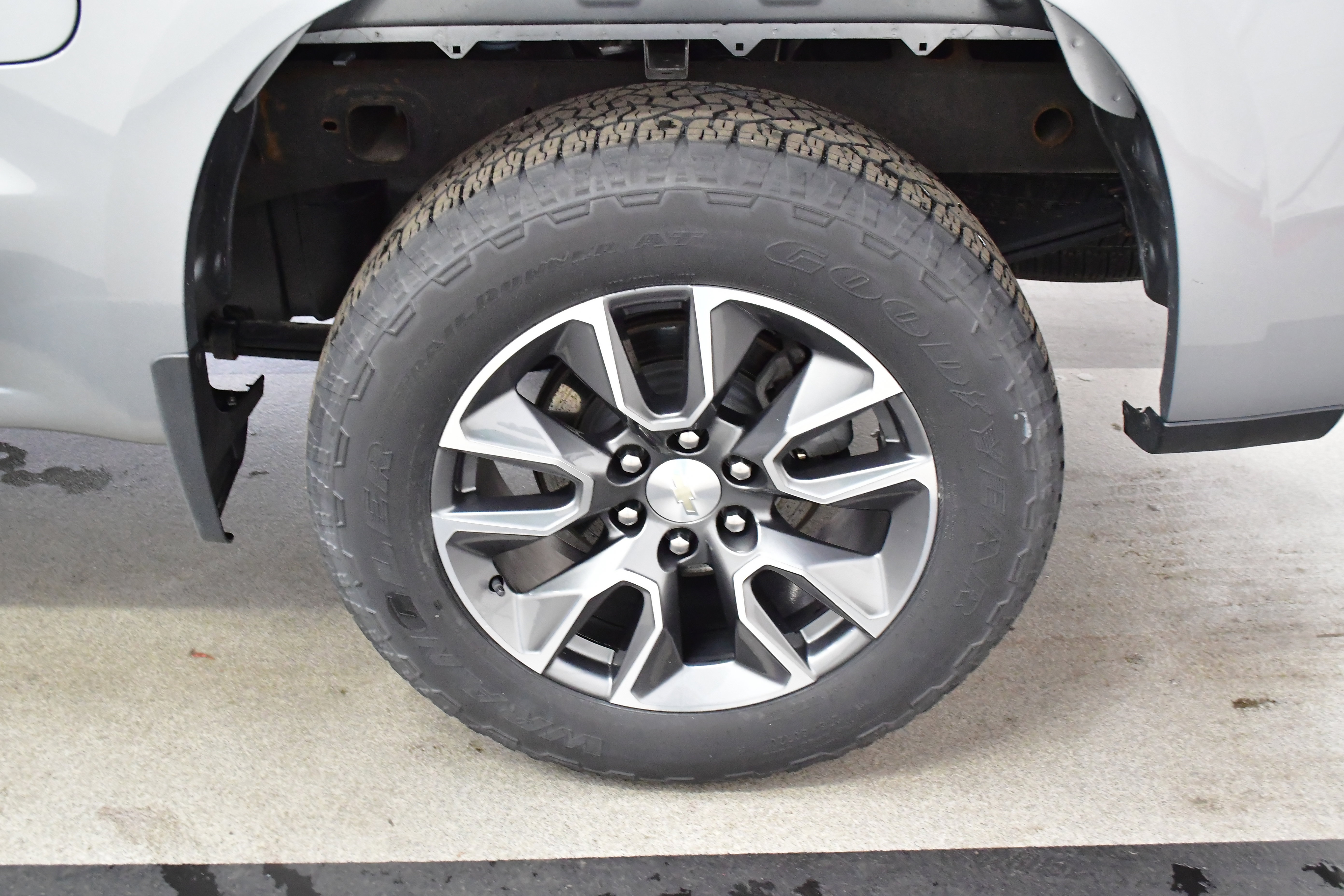 Used 2024 Chevrolet Silverado 1500 LT AWD/4WD image 33