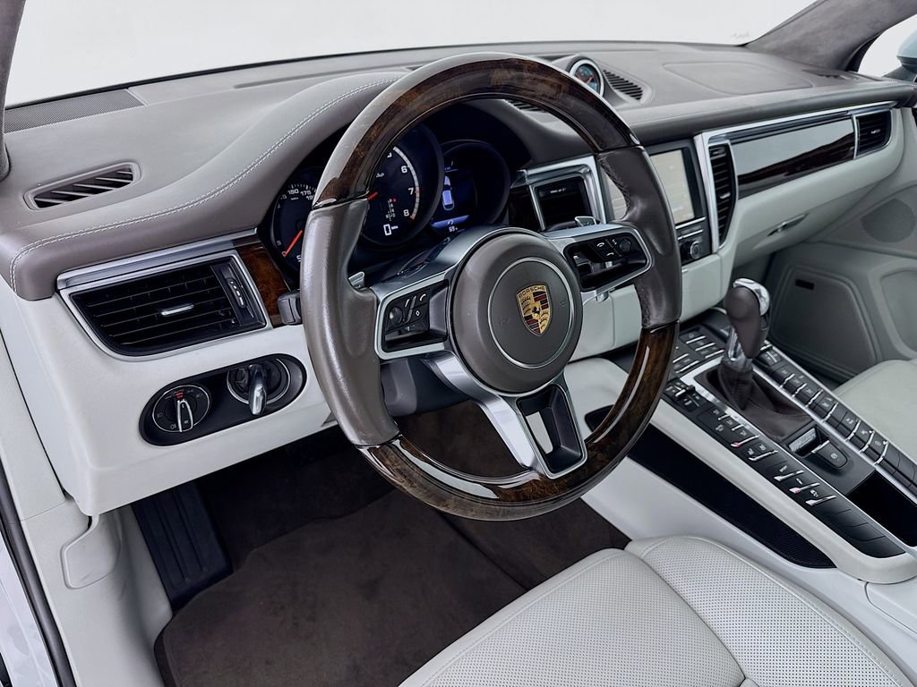 Certified 2016 Porsche Macan Turbo image 4