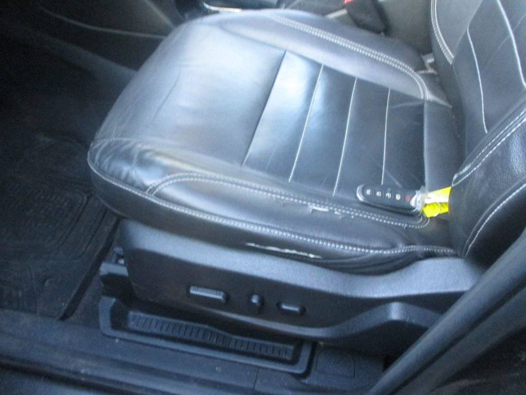 Used 2015 Ford Escape Titanium w/ Equipment Group 301A image 9