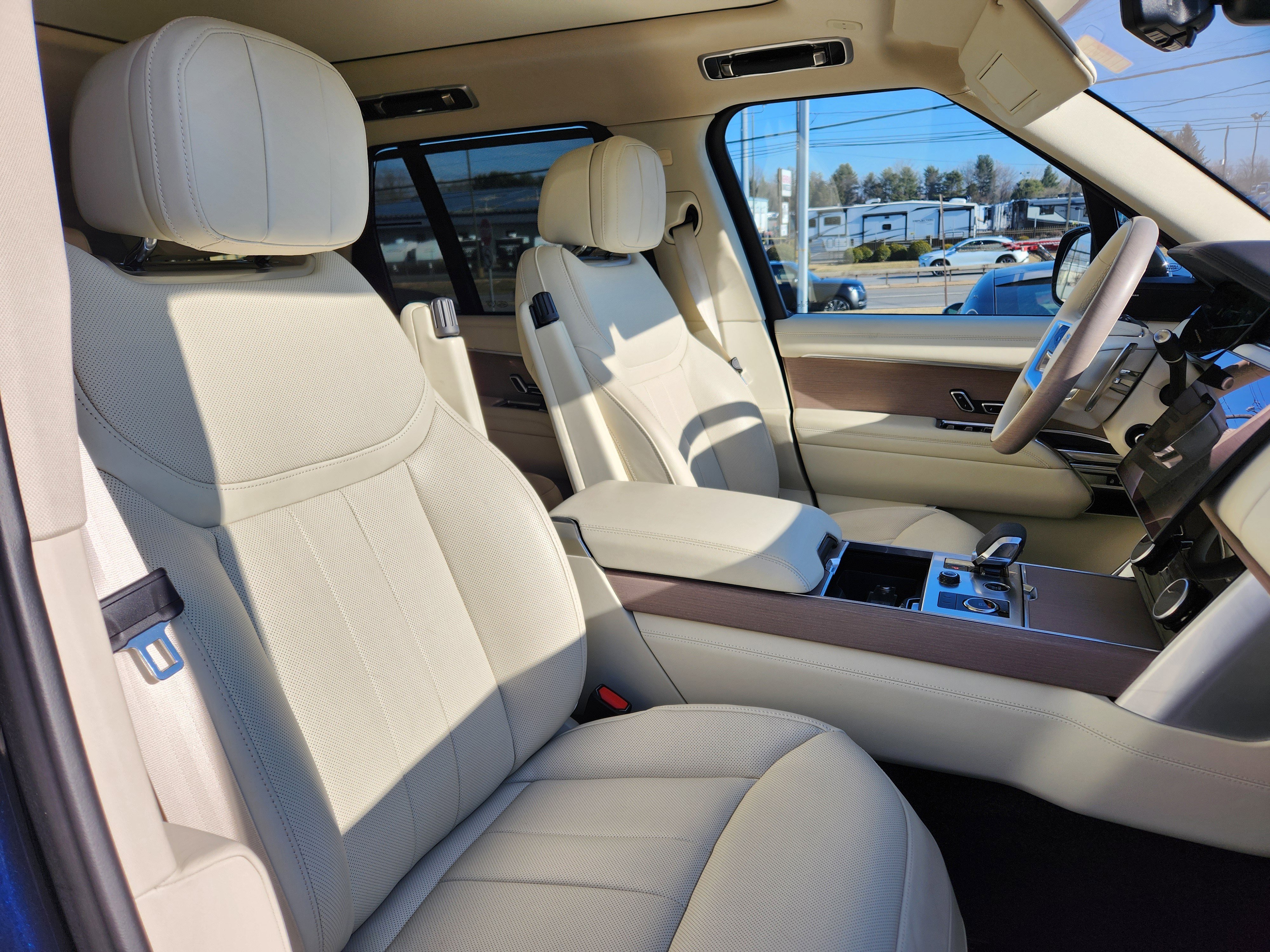 Used 2023 Land Rover Range Rover SE image 16